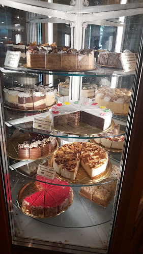 Opinii despre Művész Kávéház în Budapest - Vendéglátás