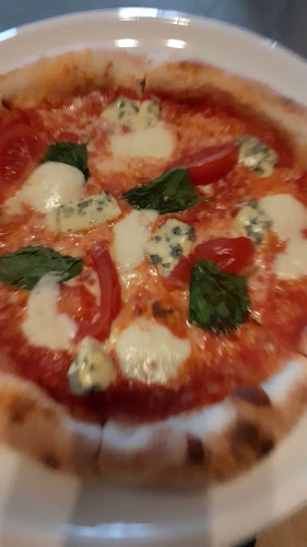 Opinii despre Pizza Balatonfüred Kredenc în Balatonfüred - Vendéglátás