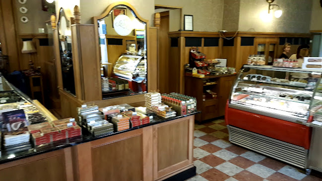 Opinii despre Központi Kávéház Szamos Cukrászda în Esztergom - Vendéglátás