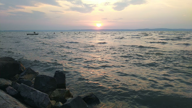 Opinii despre Beló Beach Restaurant în Siófok - Vendéglátás