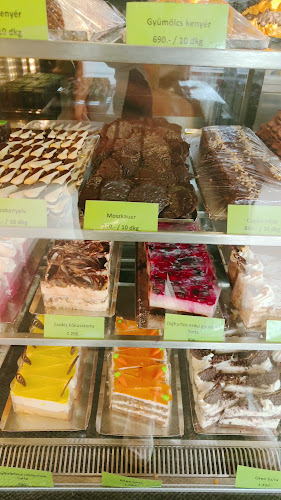 Cziniel Cukrászda és Találkozóhely - Vendéglátás