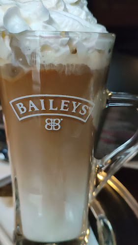 Opinii despre Why not cafe and bar în Budapest - Vendéglátás