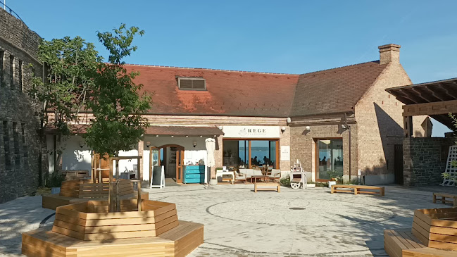 Comentarii opinii despre Apátsági Rege Cukrászda