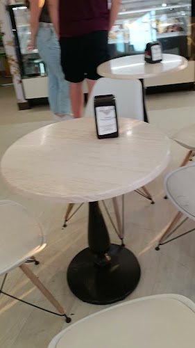 Opinii despre Bundiner Cukrászda în Fót - Vendéglátás