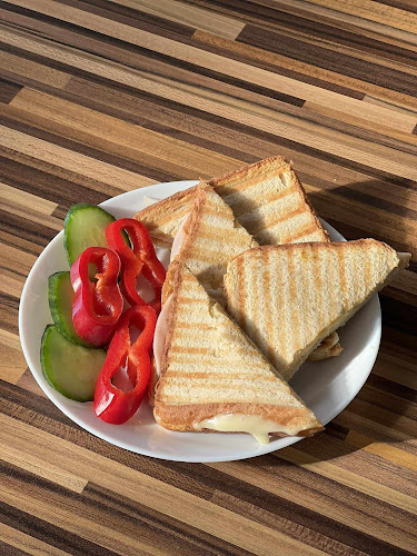 Opinii despre Fröccs Bisztró în Kiskőrös - Vendéglátás