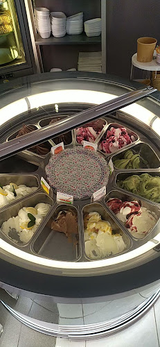 Opinii despre Melódia Cukrászda în Seregélyes - Vendéglátás