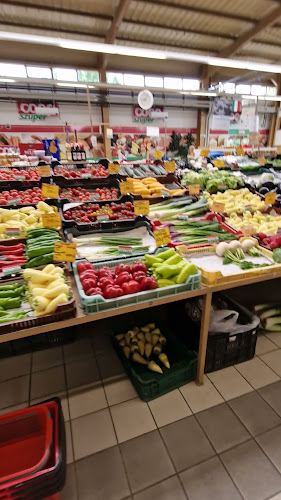 Opinii despre Balatonfüredi Vásárcsarnok în Balatonfüred - Vendéglátás