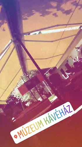 Opinii despre Múzeum Kávéház és Étterem în Balmazújváros - Vendéglátás