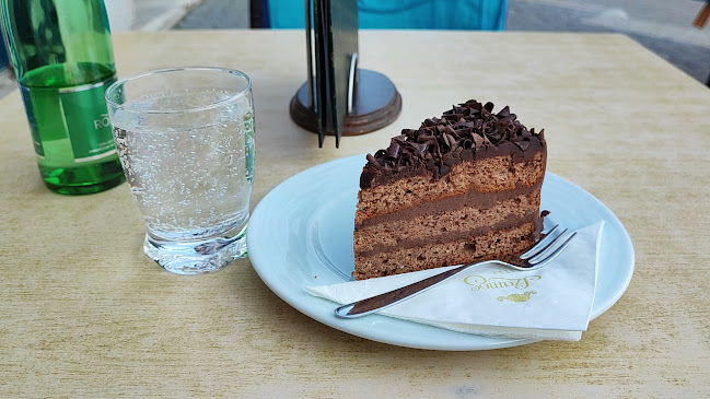 Opinii despre Központi Kávéház Szamos Cukrászda în Esztergom - Vendéglátás