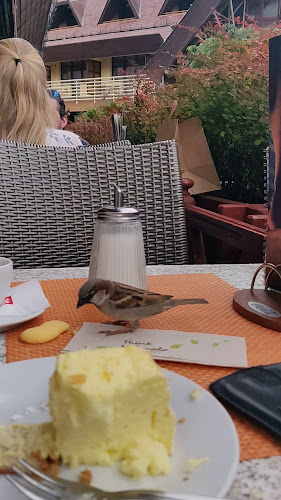 Opinii despre Gara Cukrászda în Debrecen - Vendéglátás