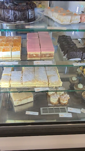 Opinii despre Castello Cukrászda în Tiszaújváros - Vendéglátás