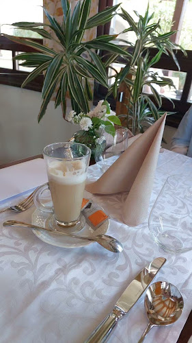 Fiastyúk Udvarház - étterem, szállás, biofarm - Csór