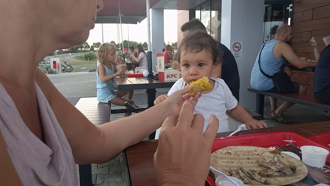 Opinii despre KFC Siófok M7 DT în Siófok - Vendéglátás
