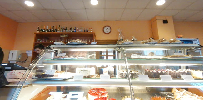 Opinii despre Randevú Cukrászda în Bicske - Vendéglátás