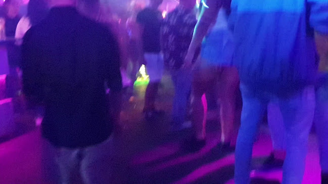 Opinii despre KHUFU Music Club & Cocktail Bar în Siófok - Vendéglátás