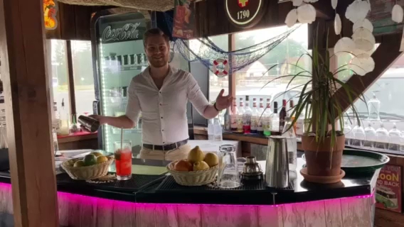 Opinii despre Autós Pub în Monorierdő - Vendéglátás