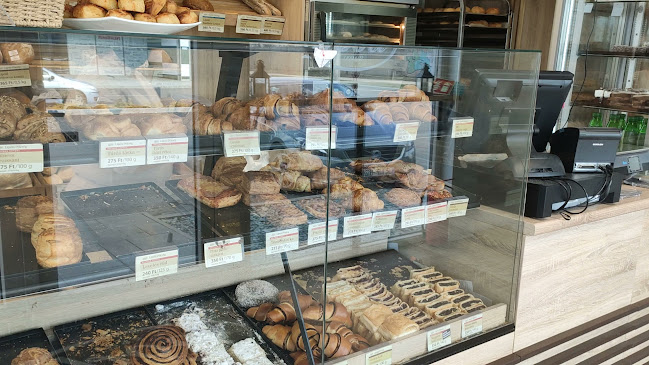 Opinii despre Lipóti Pékség Galéria Center în Mosonmagyaróvár - Vendéglátás