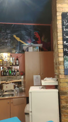 Opinii despre Köszi Kő Café în Budapest - Vendéglátás