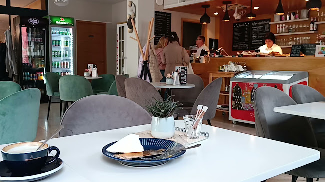Opinii despre Kafana Kávézó és Delikát Kft. în Szentendre - Vendéglátás