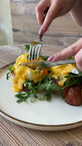 Opinii despre Modam Specialty Coffee & Store în Szombathely - Vendéglátás