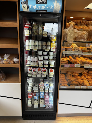 Lipóti Pékség És Kávézó - Dunakeszi