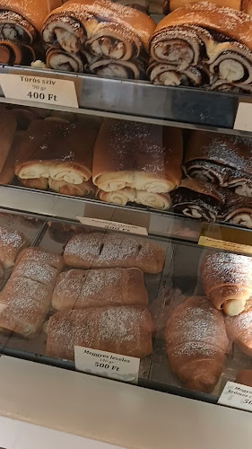 Opinii despre Napsugár pékség în Miskolc - Vendéglátás
