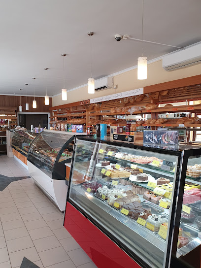 Maurizio Pékség, cukrászda