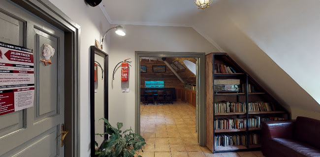 Comentarii opinii despre SEMMI EXTRA és egy kis KERT