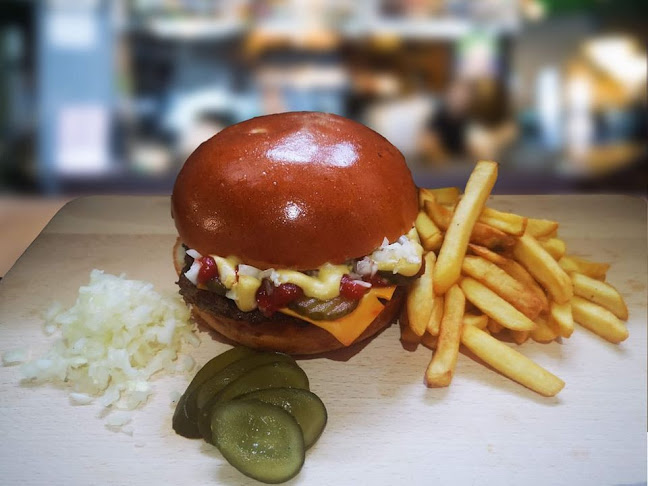 Opinii despre DömDöm Büfé în Dunavarsány - Vendéglátás