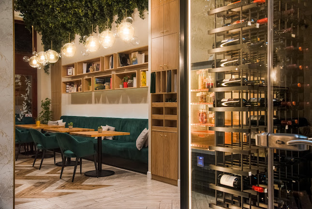 Opinii despre Laurel Budapest în Budapest - Vendéglátás