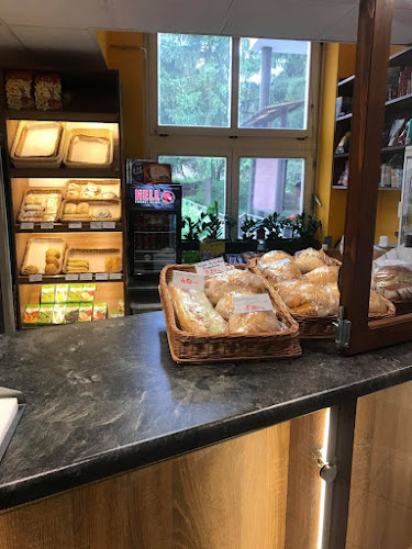 Opinii despre Hoppá Büfé - Kórház în Ózd - Vendéglátás