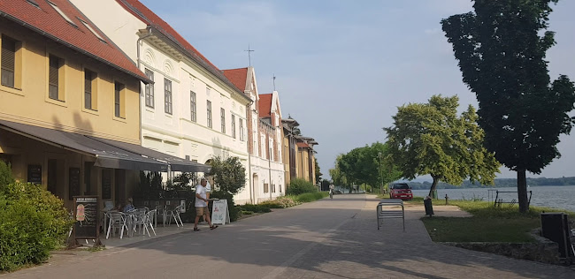 Opinii despre Korzó în Tata - Vendéglátás