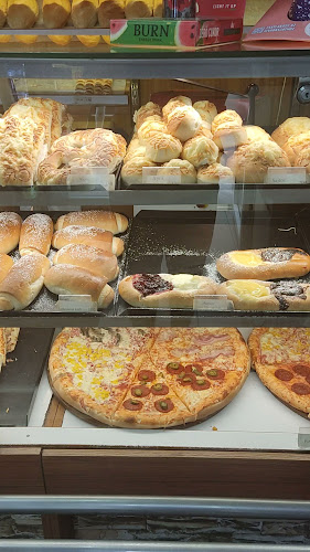 Opinii despre Király Pékség & Pizzéria în Budapest - Vendéglátás