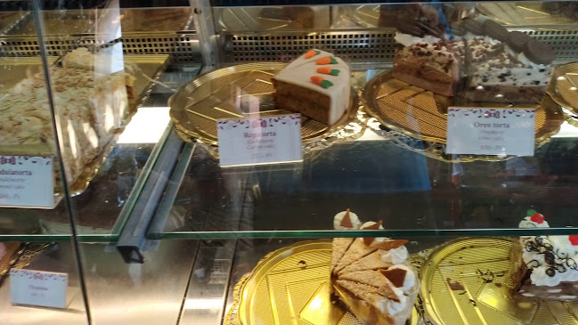 Opinii despre Korona Kávéház în Budapest - Vendéglátás