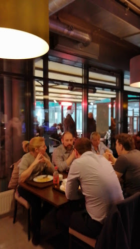 Opinii despre Izé Faloda Váci 33 în Budapest - Vendéglátás