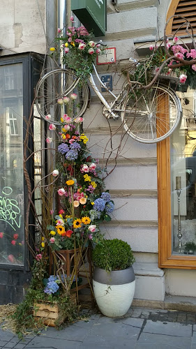 Comentarii opinii despre Kemenes Cukrászda és Bisztró Vámház krt.