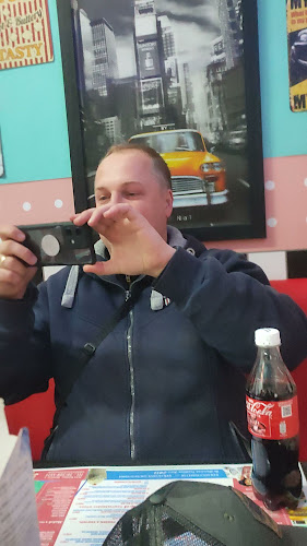 Opinii despre Hot City Diner în Miskolc - Vendéglátás