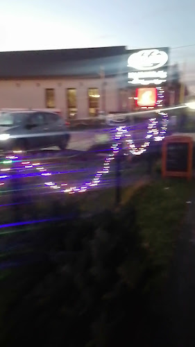 Opinii despre Lipóti Pékség - Győrzámoly în Győrzámoly - Vendéglátás