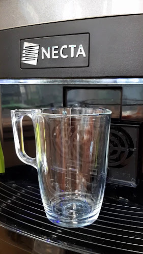 Opinii despre Vanda Pékség és Kávézó în Szeged - Vendéglátás