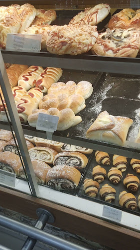 Opinii despre Király Pékség & Pizzéria în Budapest - Vendéglátás