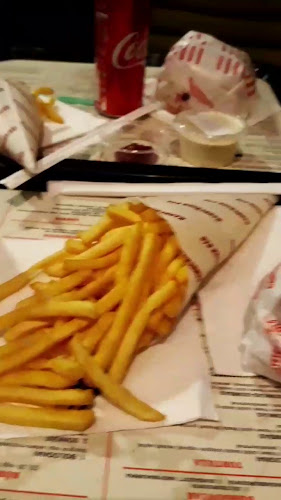 Opinii despre Hamburger Bár în Gyula - Vendéglátás