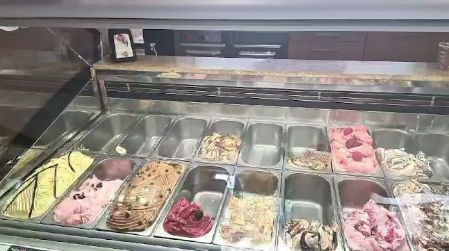 Opinii despre Tácsik Pékség-Cukrászda în Pilisvörösvár - Vendéglátás