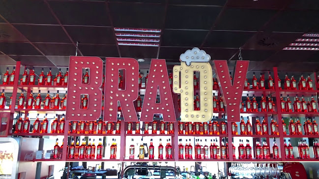 Opinii despre Brady Bar în Győr - Vendéglátás