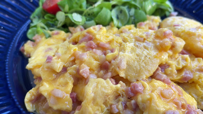 Opinii despre Kedves Cukrászda és Reggeliző în Balatonfüred - Vendéglátás