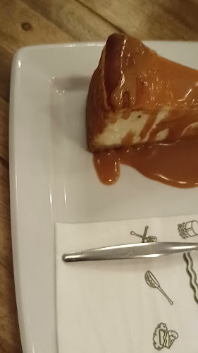 Opinii despre Kemenes Cukrászda és Bisztró Vámház krt. în Budapest - Vendéglátás