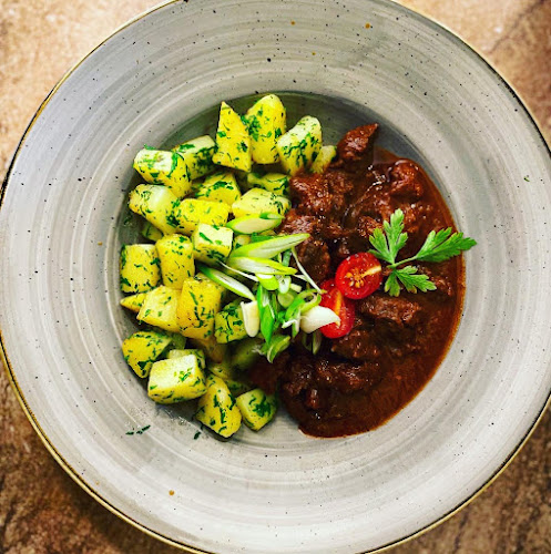 Opinii despre Stop Cafe & Restaurant în Szabadbattyán - Vendéglátás