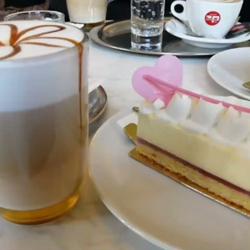 Opinii despre Reök Kézműves Cukrászda és Kávéház în Szeged - Vendéglátás