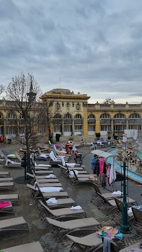 Comentarii opinii despre Széchenyi Fürdő Büfé