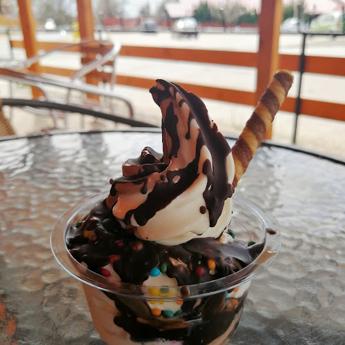 Csíkos Fagyizó - Vendéglátás