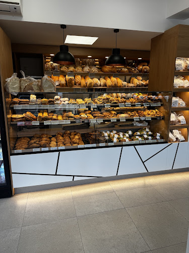 Comentarii opinii despre Lipóti Pékség És Kávézó